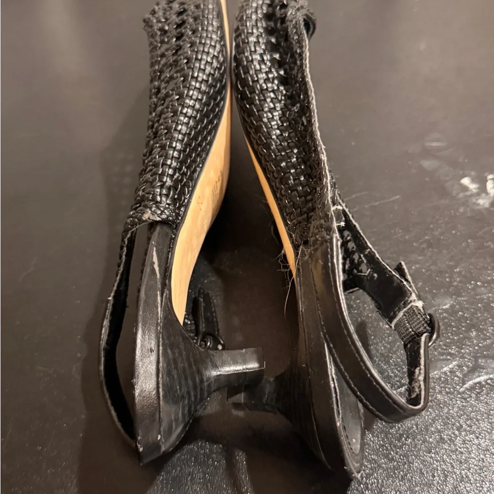 Donald J. Pliner Black slingback with Woven Texture kitten heel size 7
